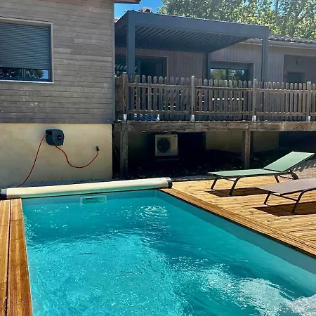 Nature Getaway With Pool, 5 People 度假居 *