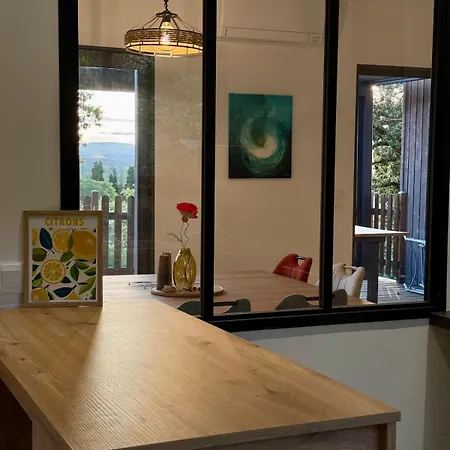 Nature Getaway With Pool, 5 People 度假居 *