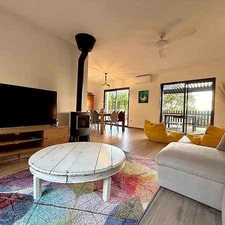 Nature Getaway With Pool, 5 People 度假居 *